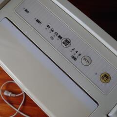 除湿機　アイリスオーヤマ　2017年製の画像