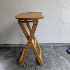 折りたたみ椅子の画像