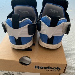 キッズ　リーボック　クラシックスニーカーの画像