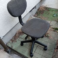 不具合の椅子を売ります、