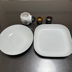 食器のセットの画像