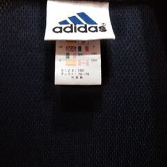 スポーツウェア上（adidas社製）の画像