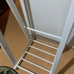 ハンガーラック、木製、少しだけ折りたたみ可能(？)