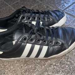 【26cm】adidas 靴の画像