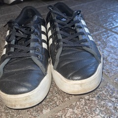 【26cm】adidas 靴の画像