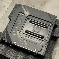 GIGABYTE B550I AORUS PRO AX マザーボードの画像