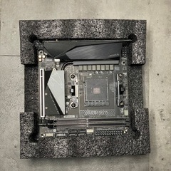 GIGABYTE B550I AORUS PRO AX マザーボードの画像