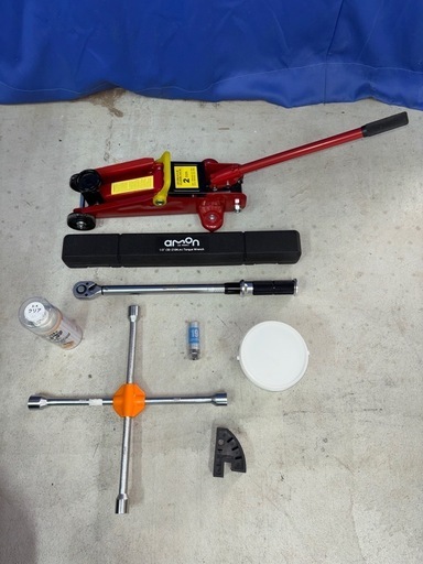 ジャッキ、トルクレンチ、十字レンチ、タイヤビード