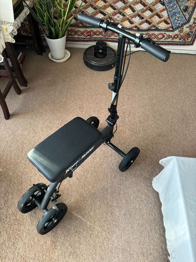 KneeRover ニーローバー　足こぎ四輪車　足・足首の怪我・骨折