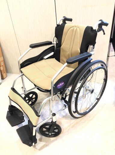 琉■13285■超美品■KADOKURA 車椅子 A101-AGD ベネチアンゴールド 自走式 介助 介護 ブレーキ付き 折りたたみ