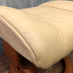 ss7171　エコーネス オットマン レザー ベージュ 木脚 EKORNES 薄茶 椅子 スツール 足置き オットマンのみ エコーネスオットマン 中古の画像