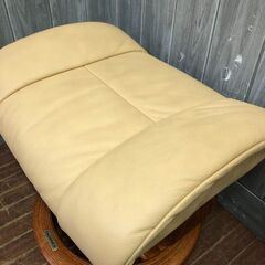 ss7171　エコーネス オットマン レザー ベージュ 木脚 EKORNES 薄茶 椅子 スツール 足置き オットマンのみ エコーネスオットマン 中古の画像