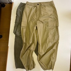 GU のスーパーワイドカーゴパンツ 2本セットで