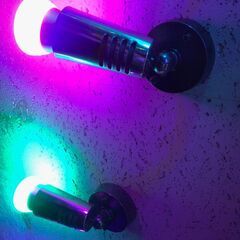 スポットライト＆LED照明（色赤・青・緑・黄・各中間色・連続グラデーション変化します）８個×コントローラー１個の画像