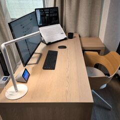 イケアのデスクとイスセット