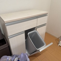 180センチデスク、テント、デスク、加湿器、空気清浄機などの画像