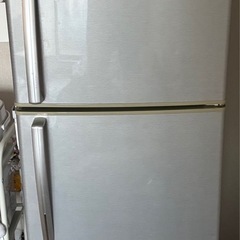 決まりました　
冷蔵庫　UING 2013年式