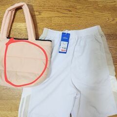 【最終価格✨2点】adidasタグ付ショートパンツ、未使用バッグの画像