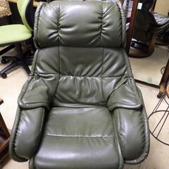 関家具 リクライニングチェア オットマン付 配達設置対応 プリメーラⅣ リクライナー ダークグリーンの画像