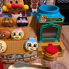 受け渡し中:ジャムおじさんのパン工場の画像