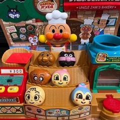 受け渡し中:ジャムおじさんのパン工場の画像