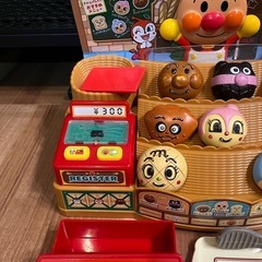 受け渡し中:ジャムおじさんのパン工場の画像
