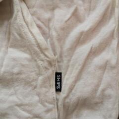 SHIPS 白のパーカー　裏側は赤白の横縞の画像