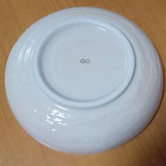 大きめの茶碗 皿１個の画像