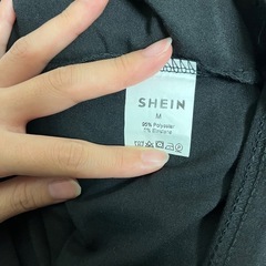 黒Tシャツの画像