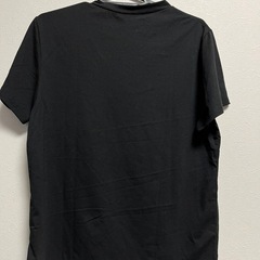 黒Tシャツの画像