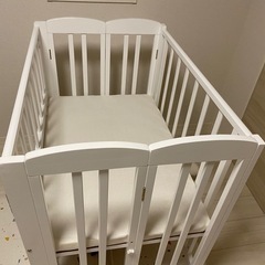 折りたたみ可ミニベビーベッド、マットレス、ベッドガードの画像