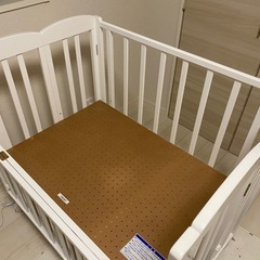折りたたみ可ミニベビーベッド、マットレス、ベッドガードの画像