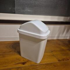 生活用品(洗濯かご、多用途かご、ゴミ箱)の画像
