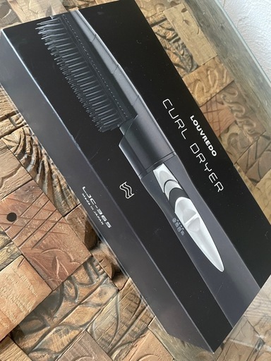 取引中【新品】髪が傷まない復元ドライヤー（クシ付き）