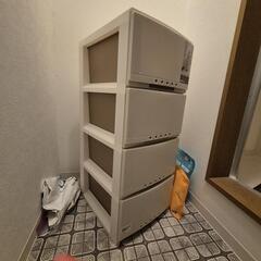 ルームケース、虫除けスプレー、体重計の画像