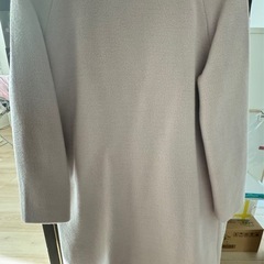 
ベージュ チェスターコート ベルト付きの画像