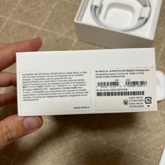 AirPods Pro 箱とコードのみの画像