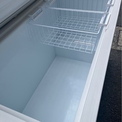 【動確済み】2021年 SANDEN 業務用 冷凍庫 SH-500XD 500L 1351×730×893 単相 100V 冷凍ストッカー チェストフリーザー 大型 鍵付き 大阪の画像