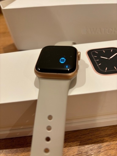 【美品】AppleWatch 5ゴールドアルミニウム　40mmセルラー　スポーツバンド（2サイズ有り）と箱付き【お値下げしました‼️】