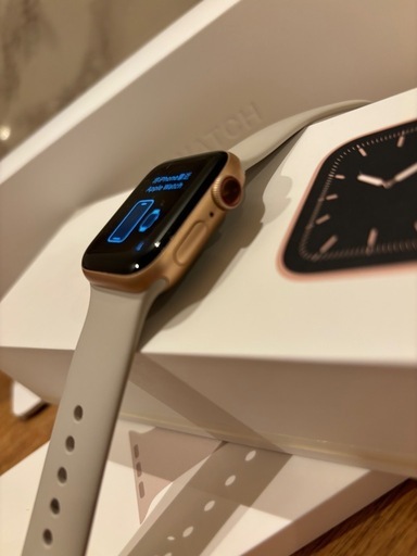 【美品】AppleWatch 5ゴールドアルミニウム　40mmセルラー　スポーツバンド（2サイズ有り）と箱付き【お値下げしました‼️】