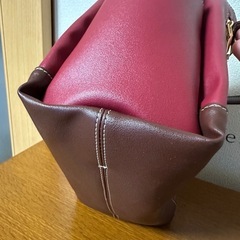 【極上美品！】女性用　ワインレッド 合成皮革 ハンドバッグ 中型　トートバッグの画像