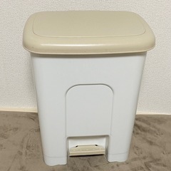 【値段交渉可】ゴミ箱　ペダルペール　
