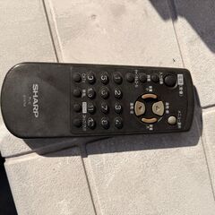 レトロなテレビと圧力鍋の画像