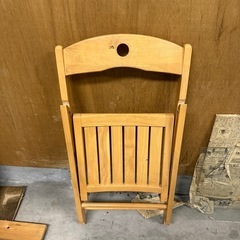 折りたたみ椅子の画像