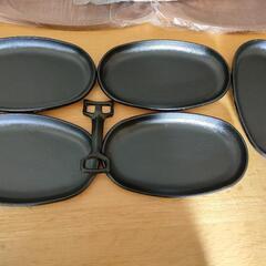 【未使用】ステーキ皿 イシガキ産業 鉄 小判型 5枚組 木台の画像