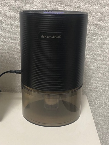KLOUDIC 除湿機 小型 除湿器 コンパクト 半導体式 ワンタッチ操作 部屋干し カビ防止 梅雨対策 強力除湿 静音 衣類乾燥 七色ライト 750mlタンク 省エネ 自動停止機能 寝室 脱衣所 洗面台 浴室