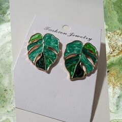★新品★モンステラ　観葉植物　夏　ピアス　アクセサリー★。*