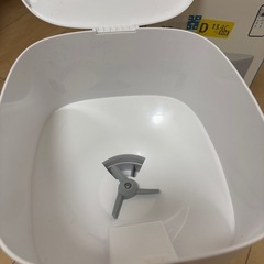 カメラ付き自動餌やり機の画像