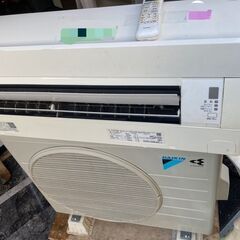 ☆中古￥29,800！DAIKIN　8畳用2.5kwルームエアコン　家電　2020年製　AJT25WFS-W型　【BA062】