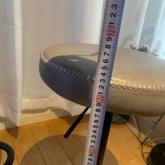 【1/31日までに取りに来て頂ける方限定】スツール　2つ　高さ調節可能の画像